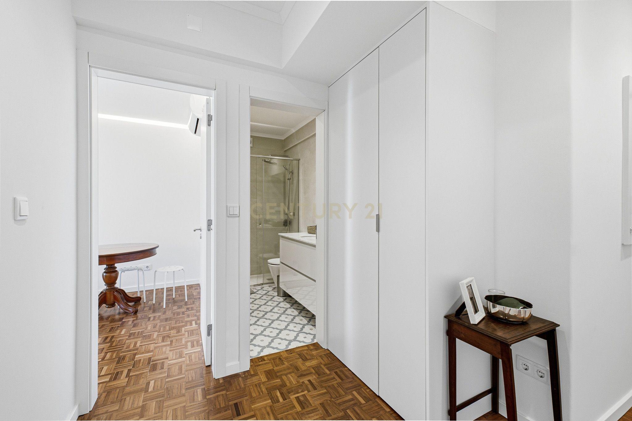 Fotografia 12 de Apartamento Remodelado T2, Linda-a-Velha, Oeiras