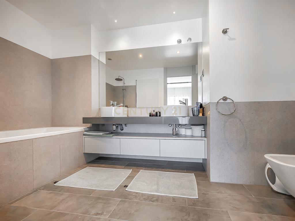Moradia T4 em Condomínio Privado | Piscina | 6WC | Jardim | Terraço | Box | Quinta do Brilhante | Albarraque A 5 Minutos Do colégio Tasis internacional - Image 35