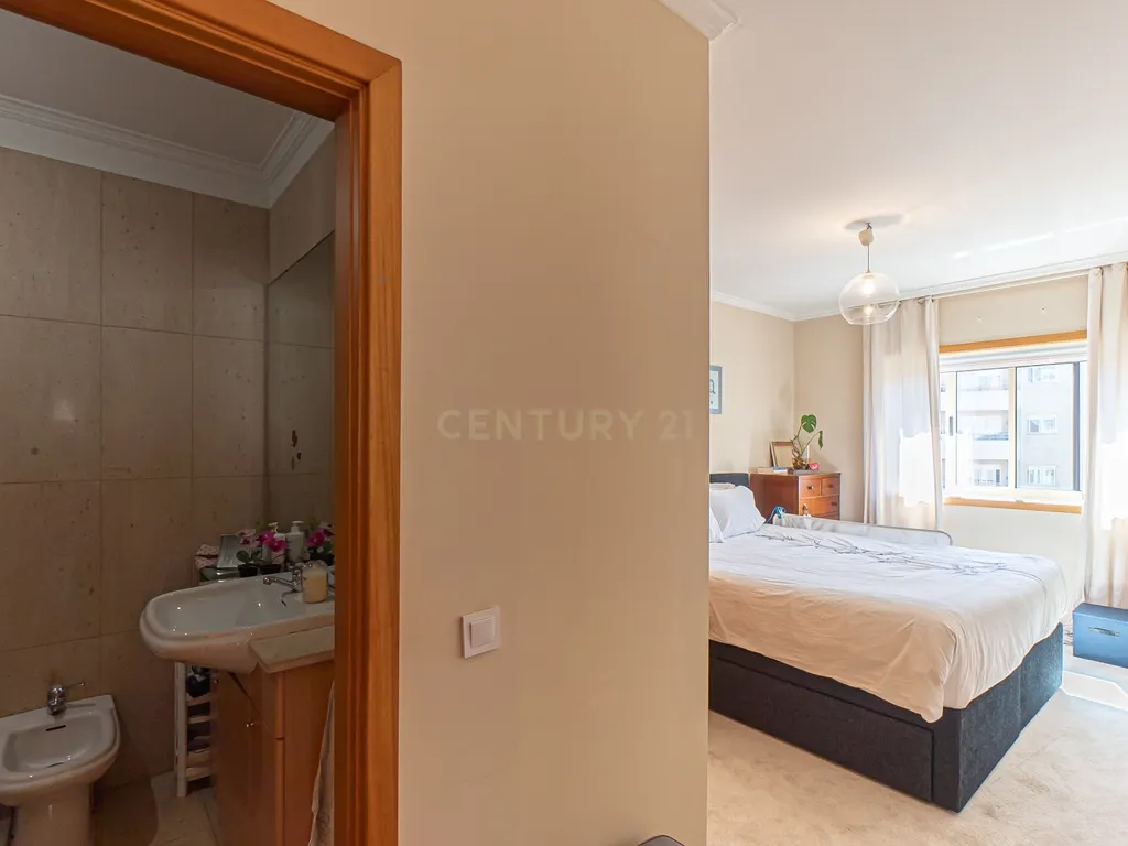 Apartamento T3 com Vista Panorâmica em Canidelo, Vila Nova de Gaia - Image 34