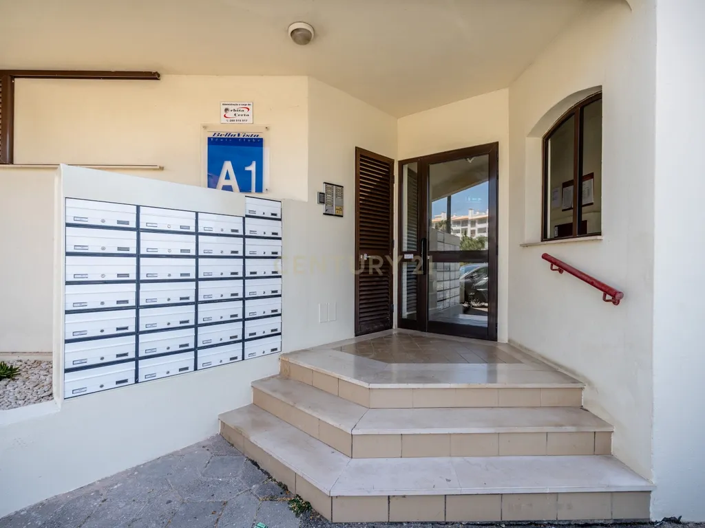 Apartamento com piscina, elevador e vista mar, no centro de Albufeira - Image 32