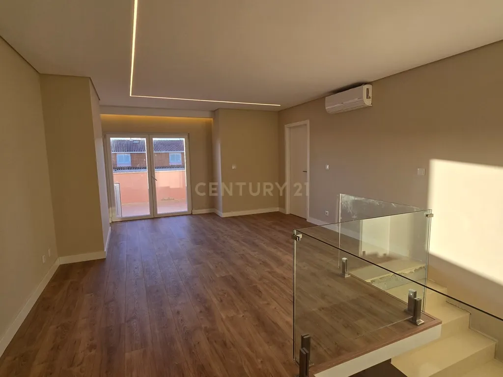 Luxuosa Penthouse Duplex T4+1 na Costa da Guia, em Cascais, com Vista Mar - Image 28