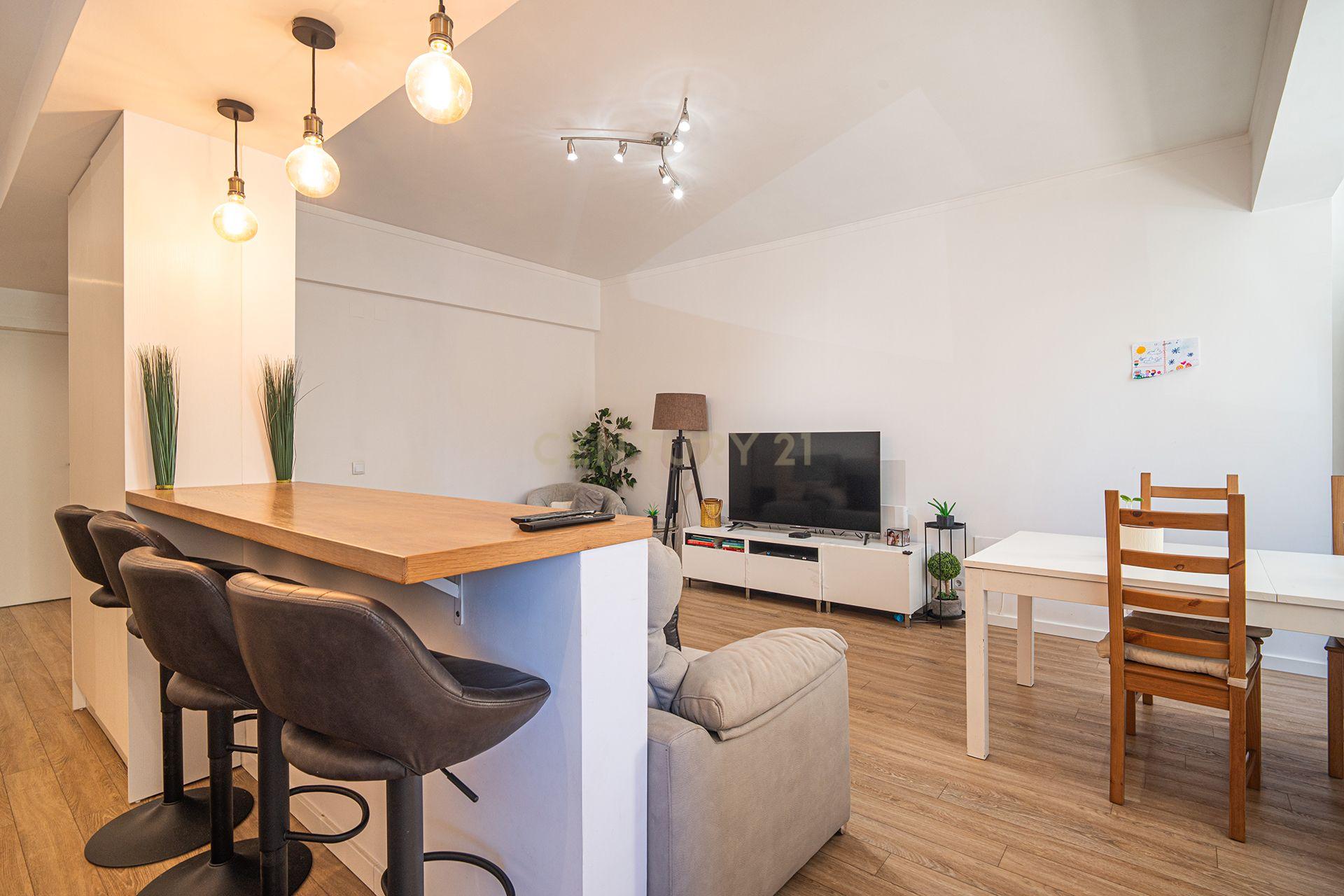 Fotografia 8 de Apartamento Renovado T2 em Oeiras, ótimas áreas e com tudo perto de si!!!