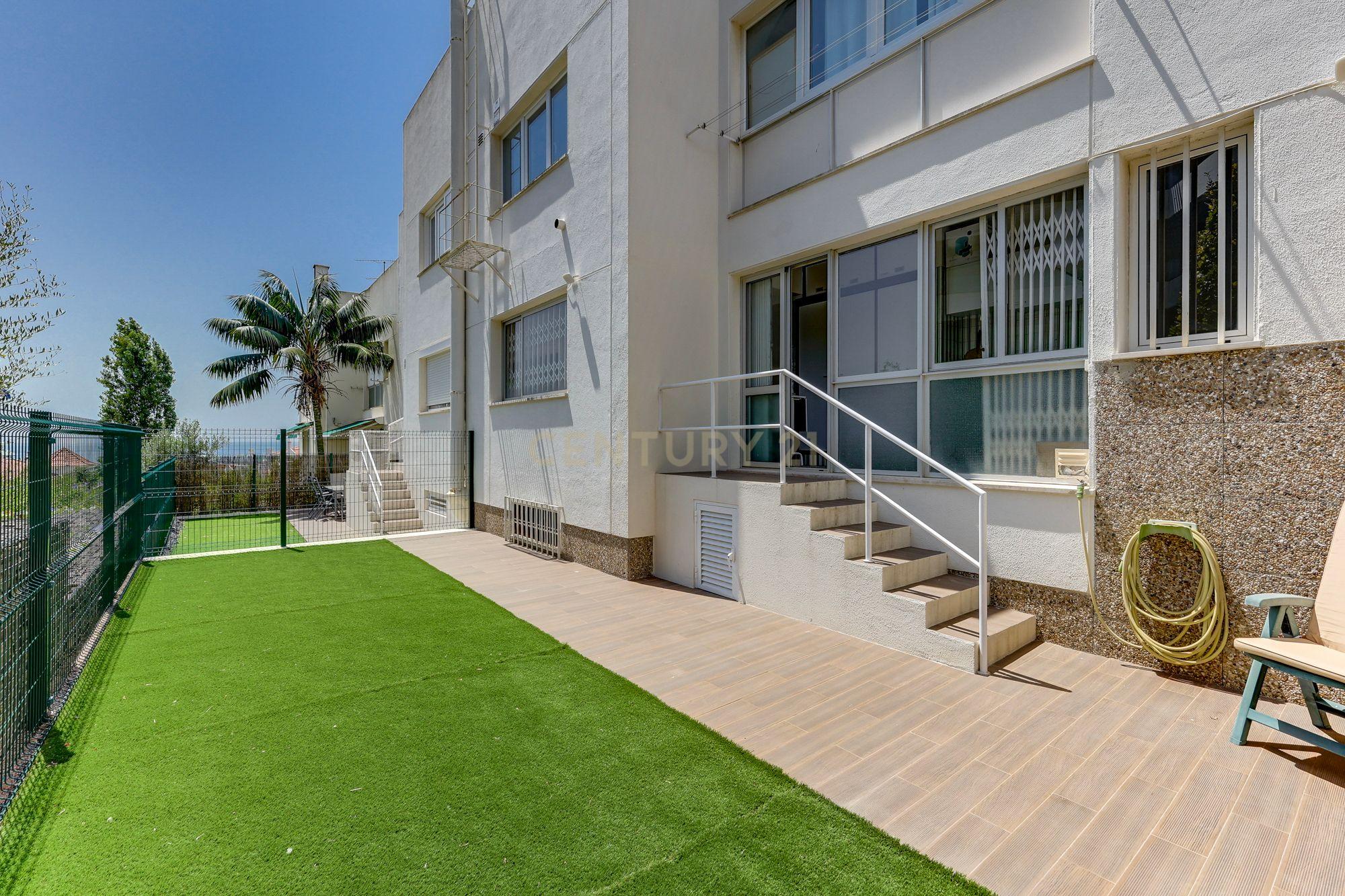 Fotografia 10 de Duplex T4 transformado em T3 +1  Varanda e Logradouro - Paço de Arcos