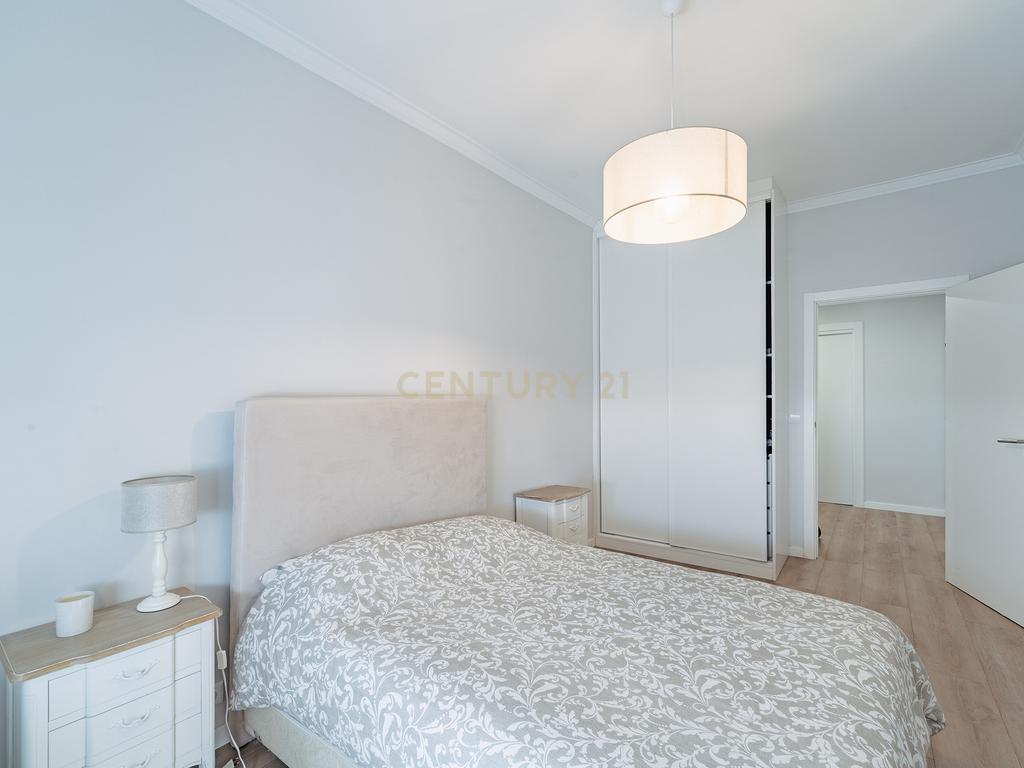 T2 Remodelado e Equipado para Arrendamento – Laranjeiro, Almada - Image 11