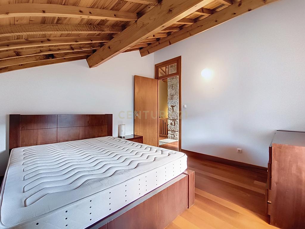 Rústico de Luxo – Moradia Renovada com Vista Mar Deslumbrante - Image 46