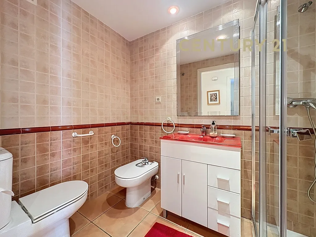 Apartamento de um quarto para arrendar em Torrox Costa com terraço e piscina - Image 3