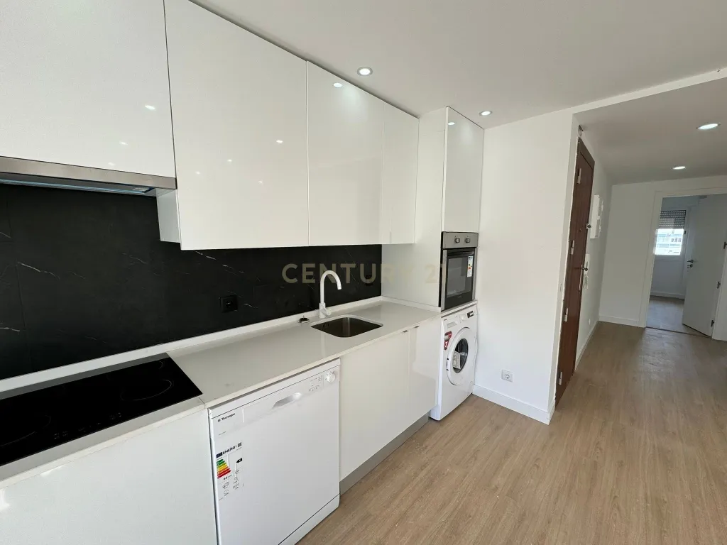 Apartamento T3 com Terraço/ Remodelação Total (Queluz) - Image 22