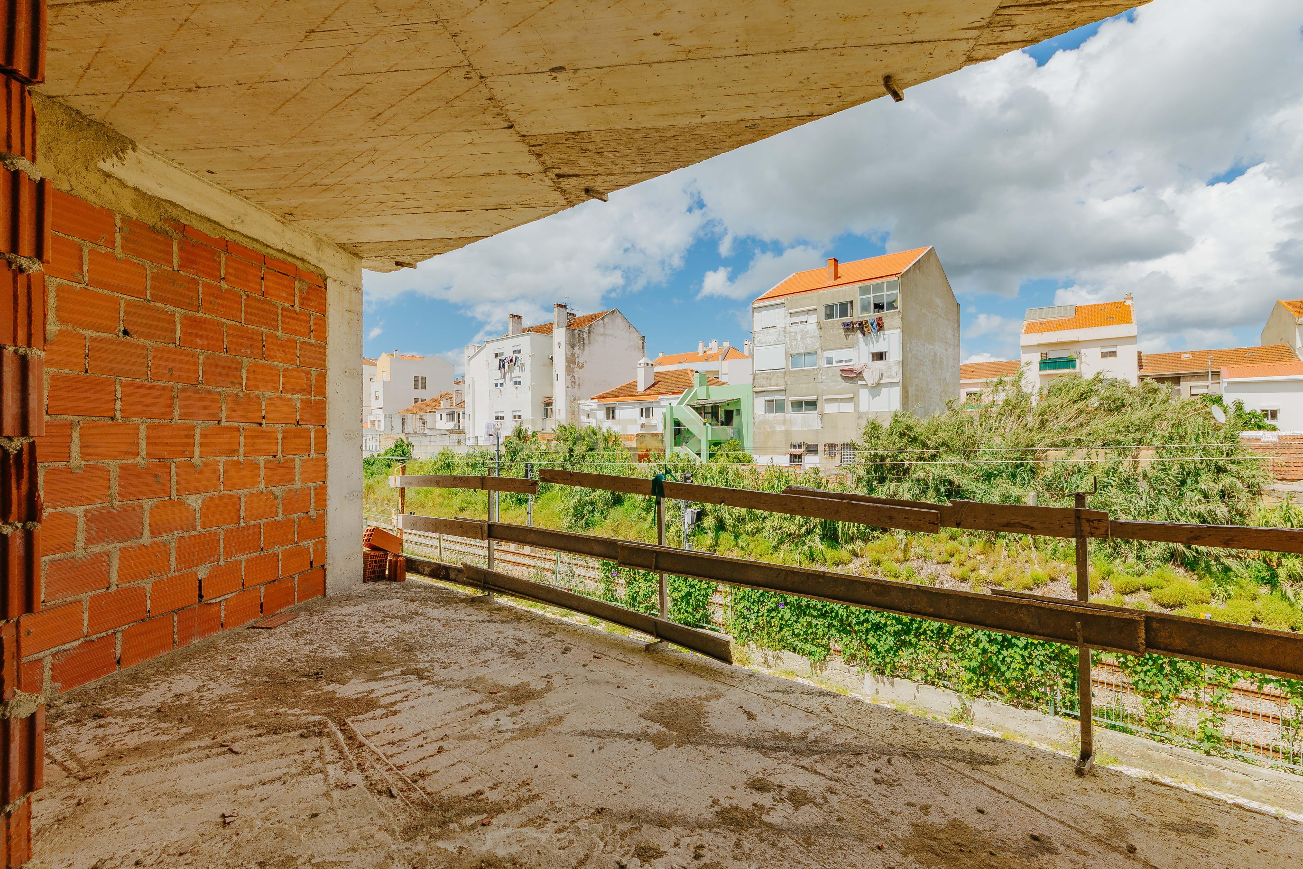 Moradia Unifamiliar de Tipologia T2 em Construção - Image 12