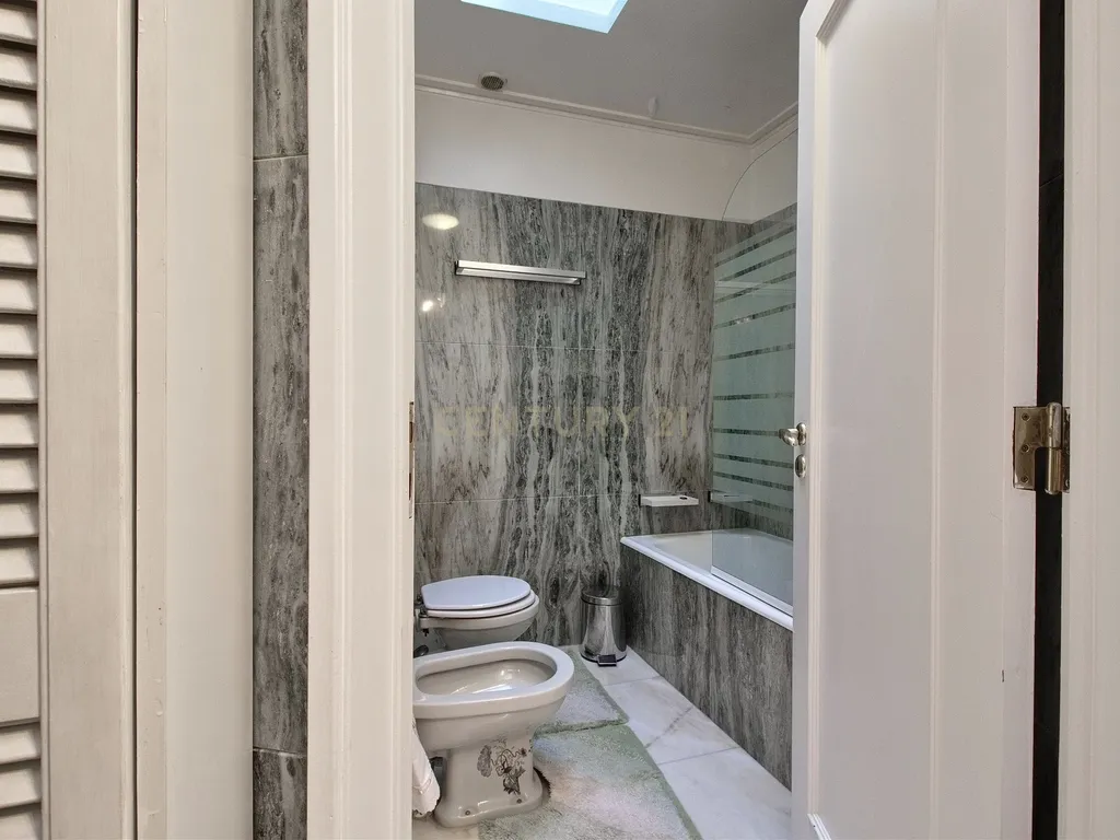 Apartamento T6 com Terraço e Vista 360º em Campolide - 314m² - Image 31