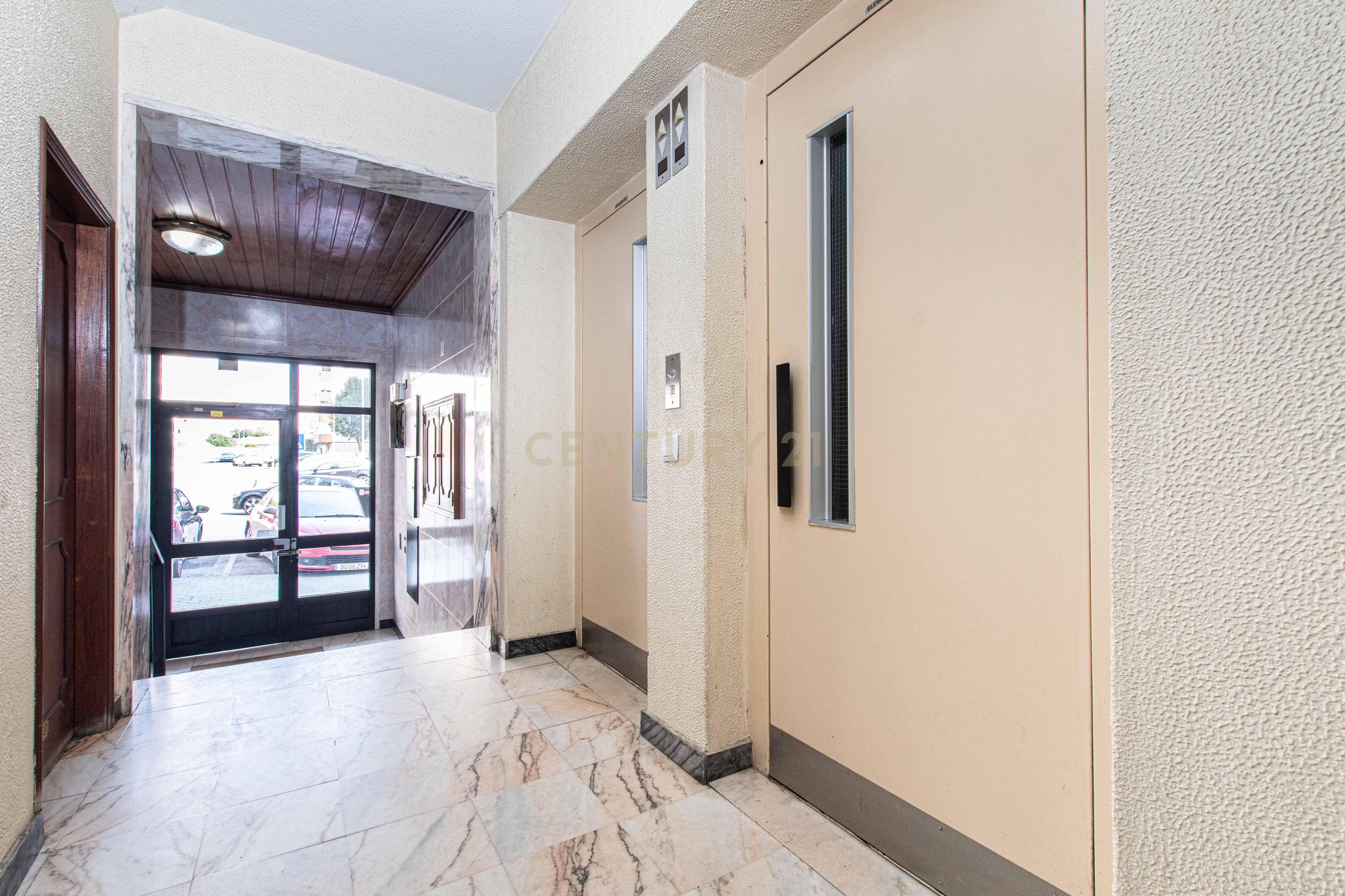 Fotografia 6 de Apartamento T3 com Excelente Luminosidade | 110 m² | 2 WC | Elevador | Agualva-Cacém