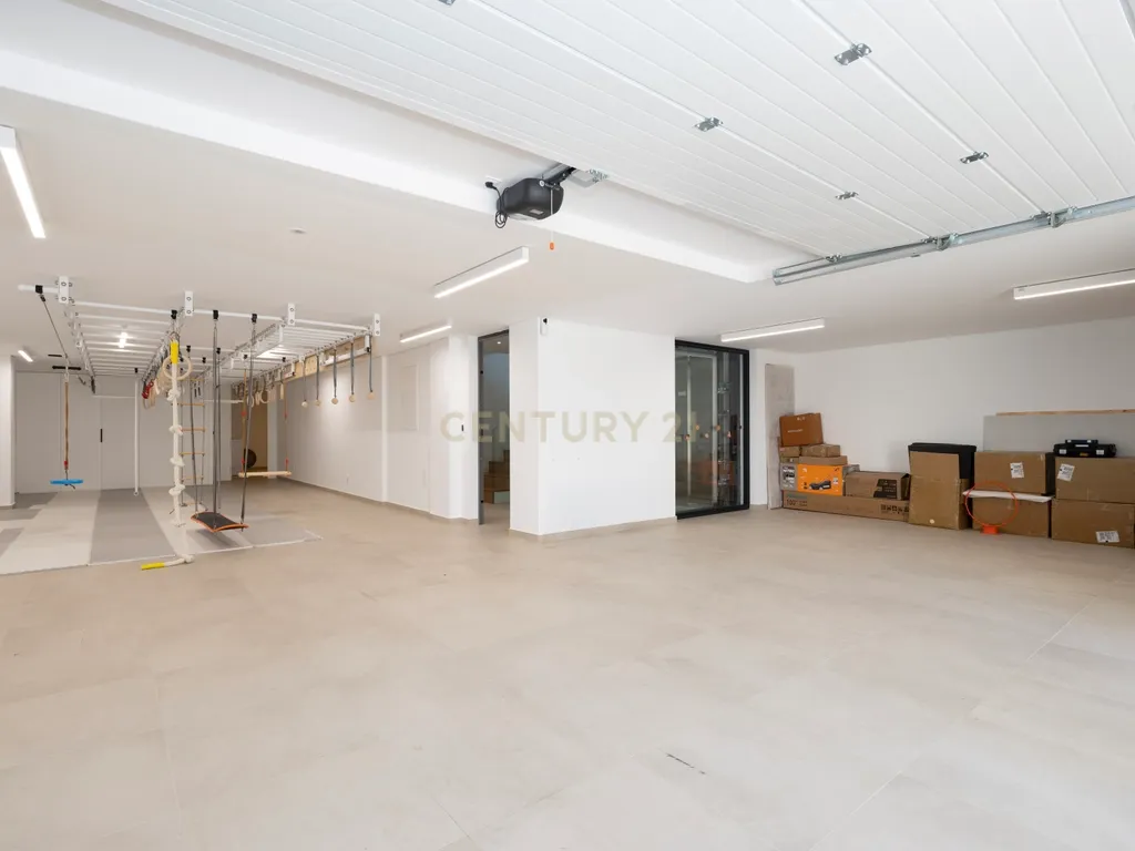 Moradia T5+1 Luxuosa no Estoril - Image 26
