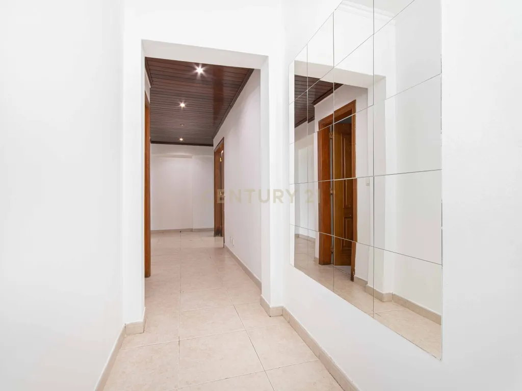 Apartamento T3 com varandas e Estacionamento | Cavaleira – Algueirão Mem Martins - Image 10