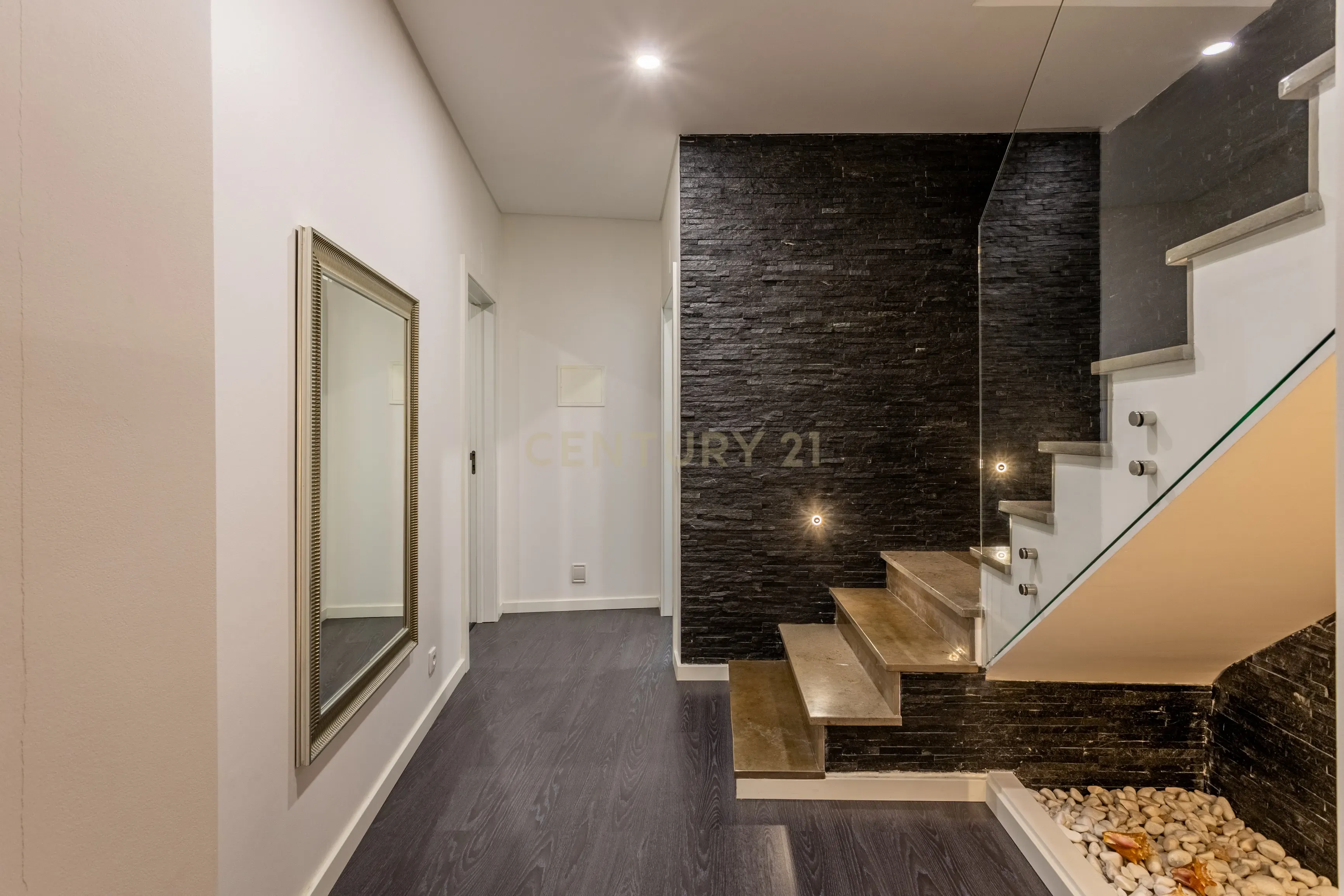Fotografia 11 de Apartamento T4 Duplex com Terraço | Estacionamento para 2 Viaturas | Odivelas