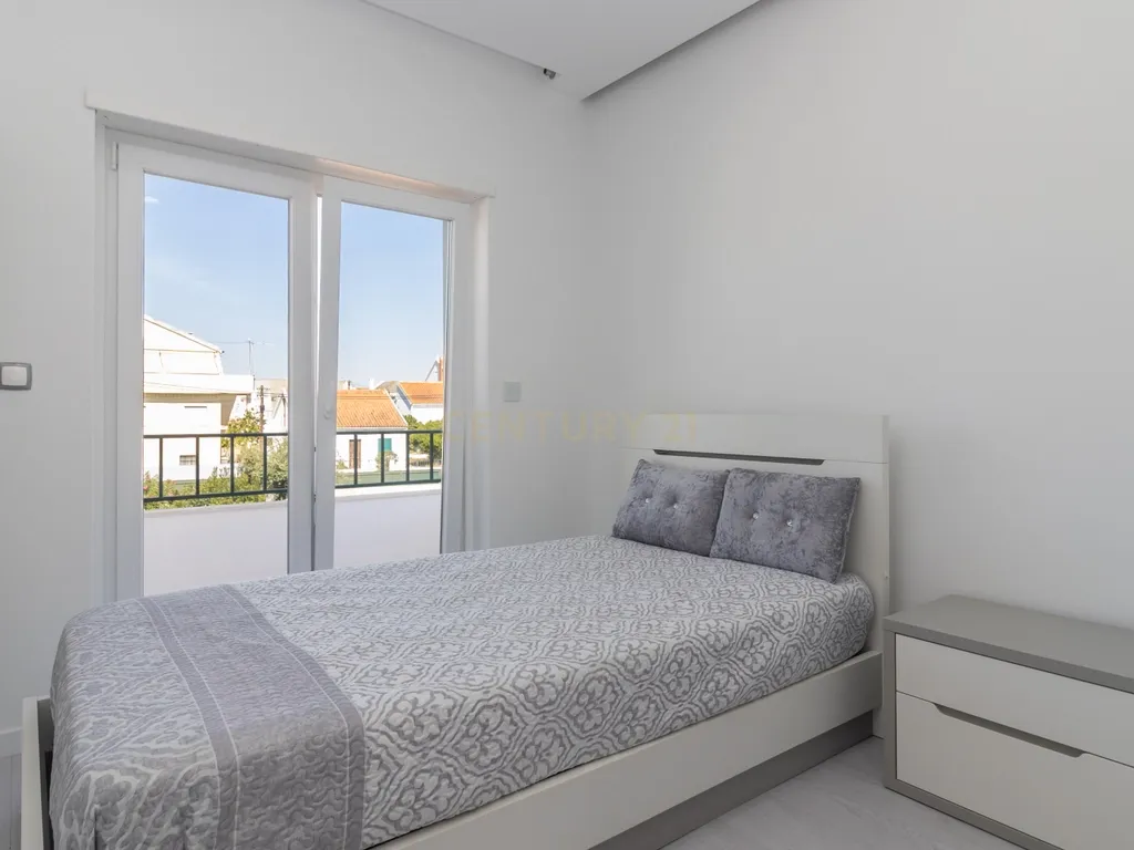 Moradia T5 - Charneca da Caparica - Image 20