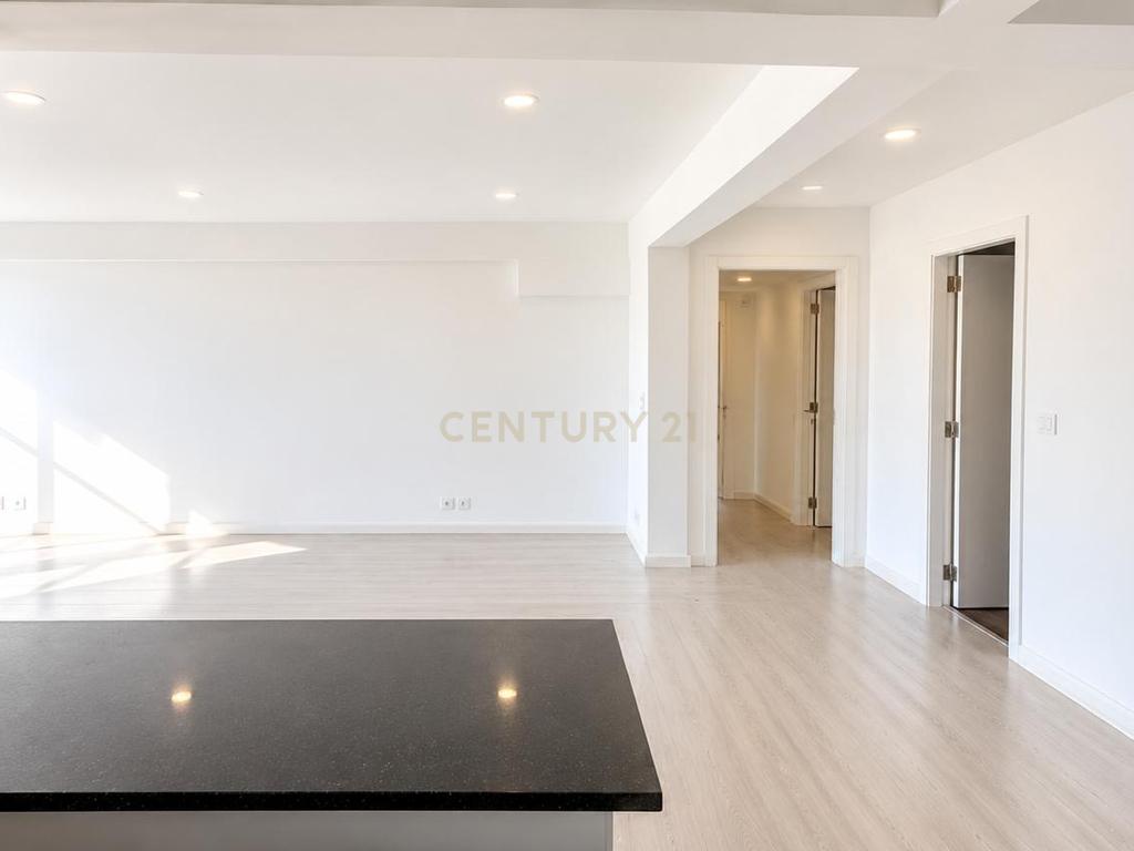 Apartamento T3 Remodelado | Odivelas | Negociável - Image 16