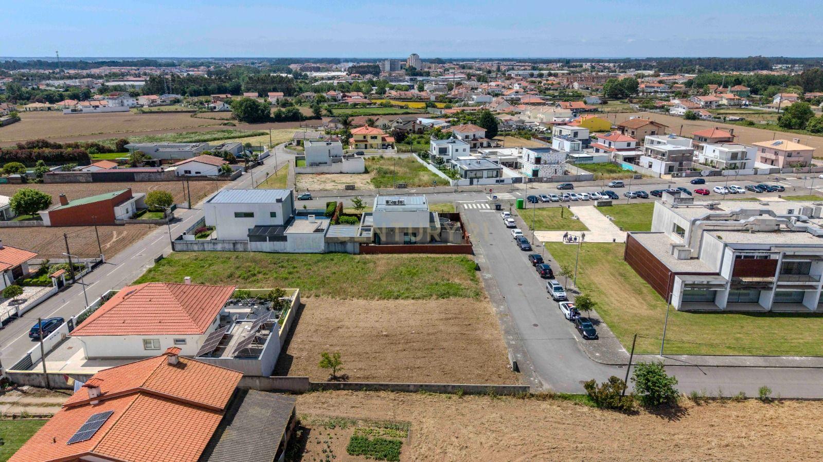 Fotografia 6 de Oportunidade Única em Ovar: Espaço Versátil e Acessível