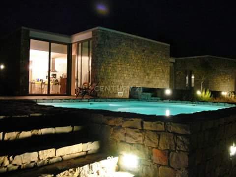 MORADIA TÉRREA T3 DE LUXO – ARQUITETURA CONTEMPORÂNEA EM PEDRA, A 8 MINUTOS DE TAVIRA - Image 32