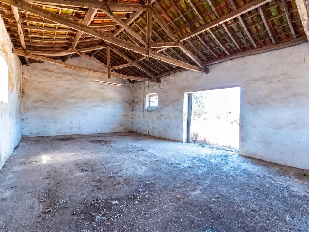 Propriedade, em Prédio Misto, com 17.000m2 localizada a 5Km de Estremoz - Image 15