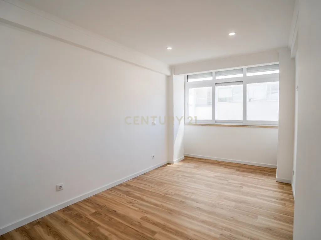 Apartamento T3 Totalmente Renovado | Centro de Caldas da Rainha - Image 17