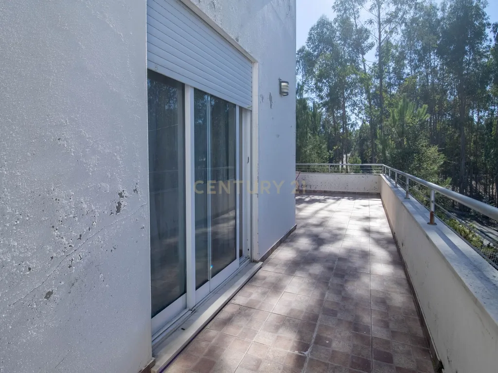 Moradia de arquitetura moderna no Juncal-Porto de Mós - Image 29