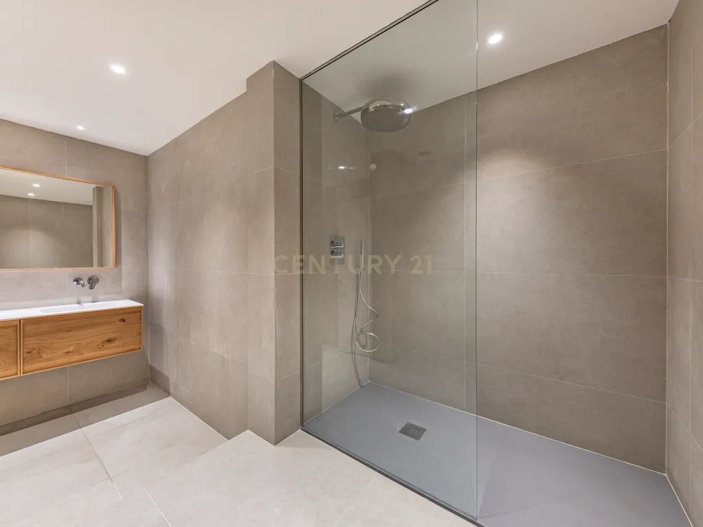 Espetacular apartamento renovado de 220 m² com 4 quartos - Image 31