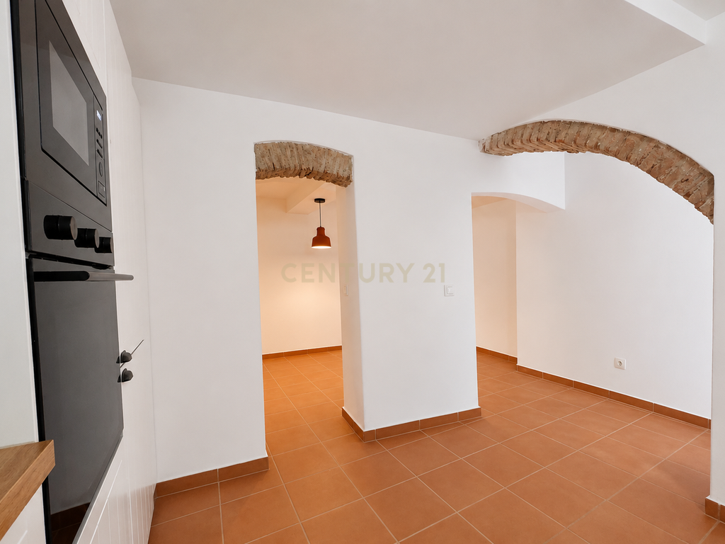 Moradia T3 Totalmente Reabilitada com Terraço Panorâmico de 360º sobre a Cidade de Estremoz. - Image 7