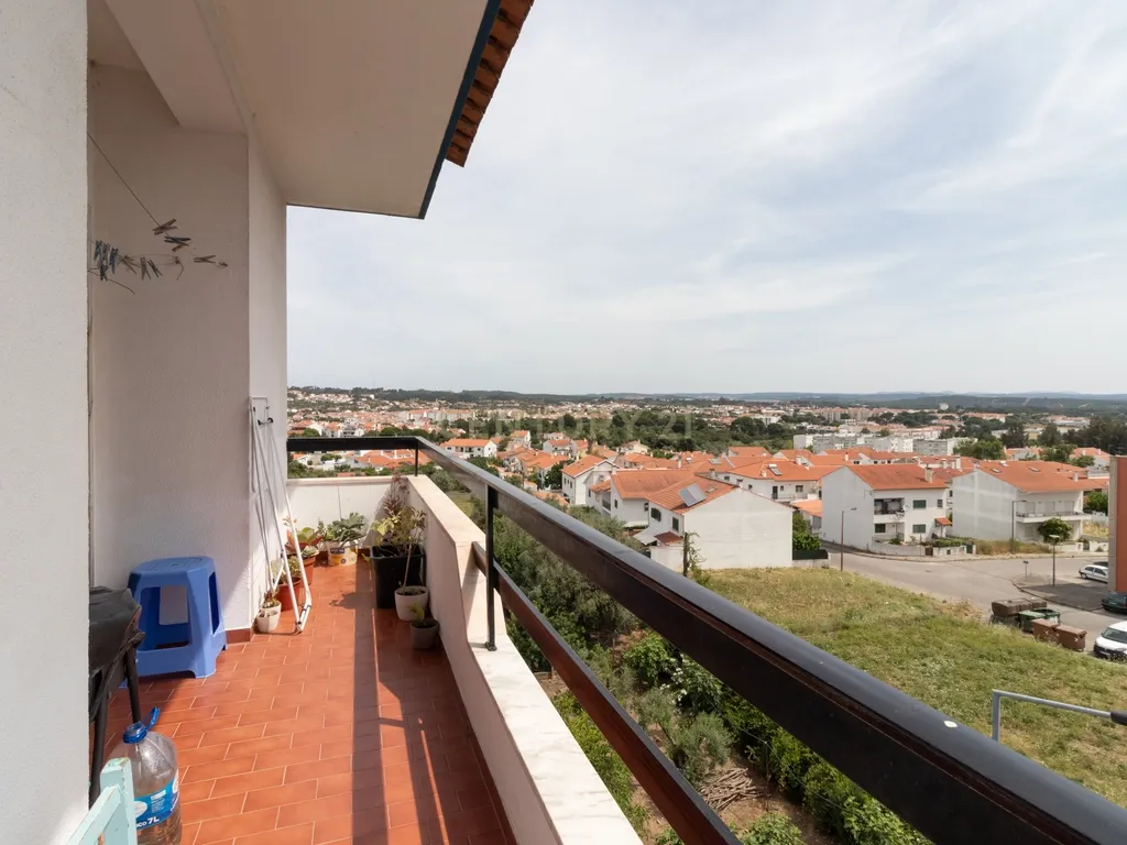 Apartamento T3 com garagem e arrecadação em Abrantes - Image 23