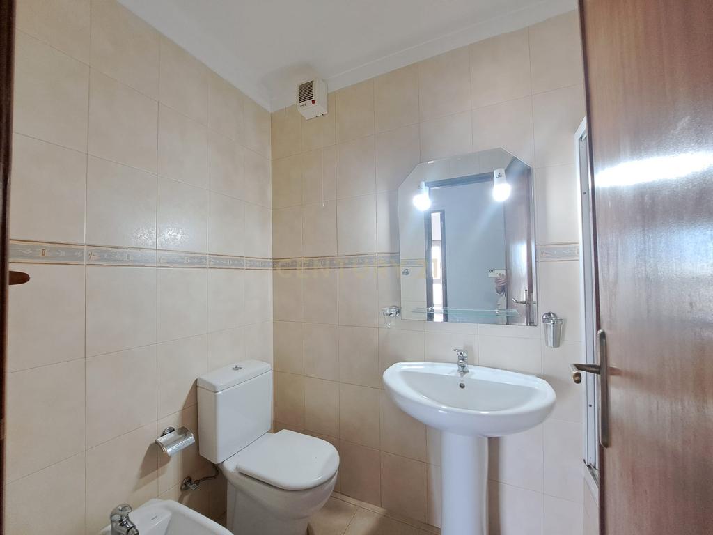 Apartamento T3 com 121m2 para arrendamento no Areeiro, Lisboa - Image 8