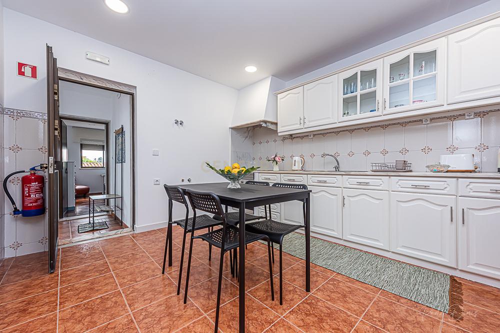 Alojamento Estudantil LÁ-SALETTE ( quarto Pisco de Peito Ruivo 10m2 ) - Image 6