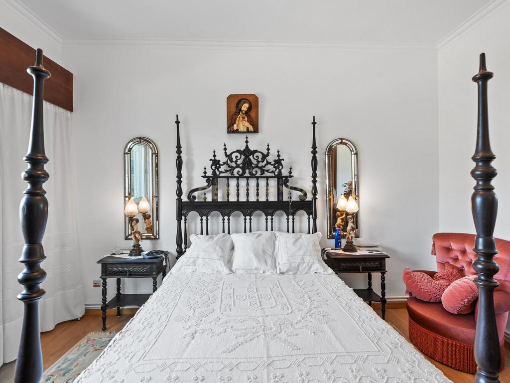 Moradia T5 com Grande Potencial na Sobreda - Perto das Praias! - Image 33