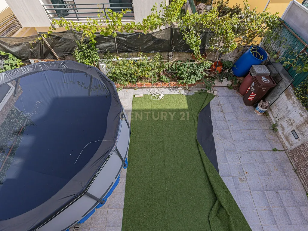 Moradia T4 com 3 Pisos + Sótão e Garagem — Famões - Image 24