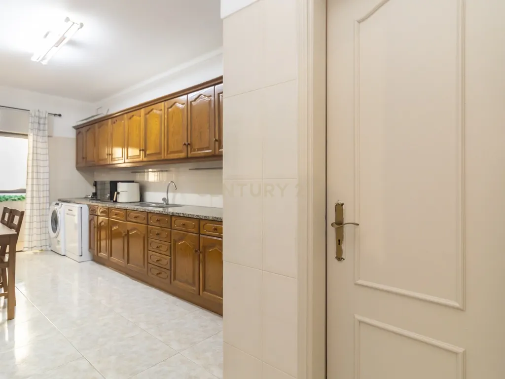Viva com conforto no coração de Setúbal – Excelente Apartamento T3 nos Pinheirinhos - Image 39