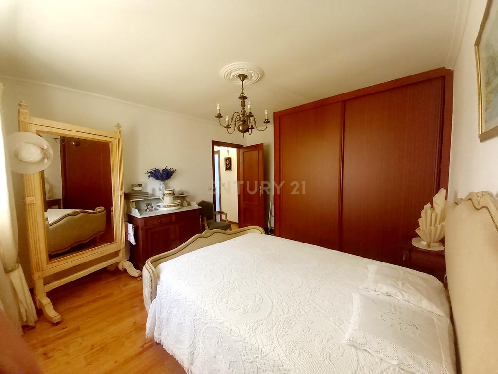  Moradia T4 com Vista Panorâmica em Chaves - Image 13