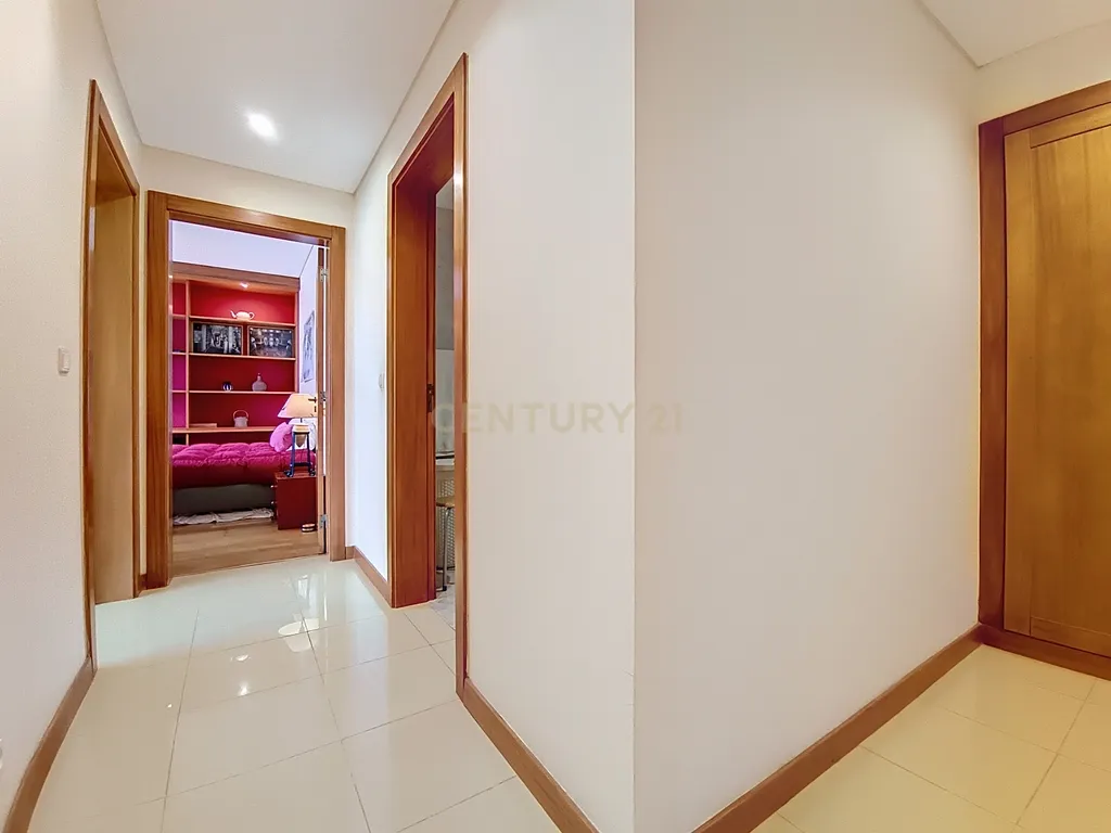 Apartamento T2 em Ponta Delgada com Garagem e Varanda - Image 15