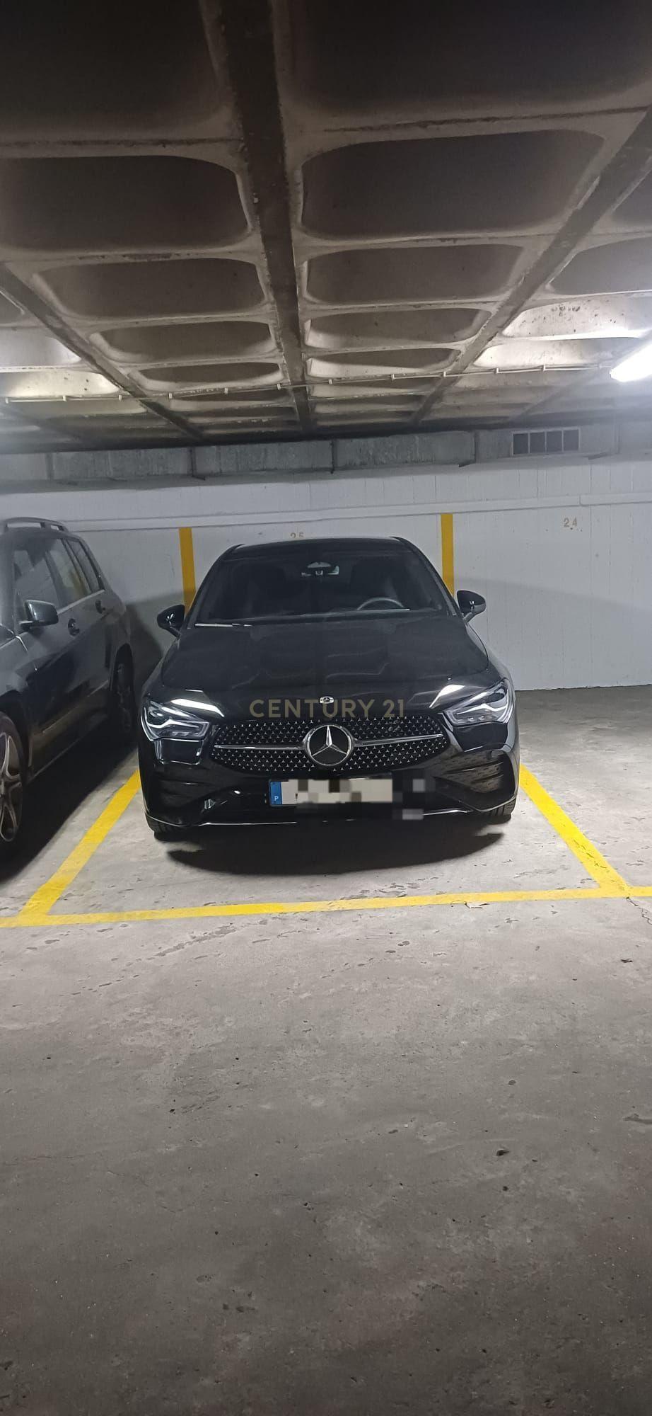 Fotografia 4 de Lugar de Garagem 12 m² à Venda no Estoril – Centro Comercial Grande Galiza