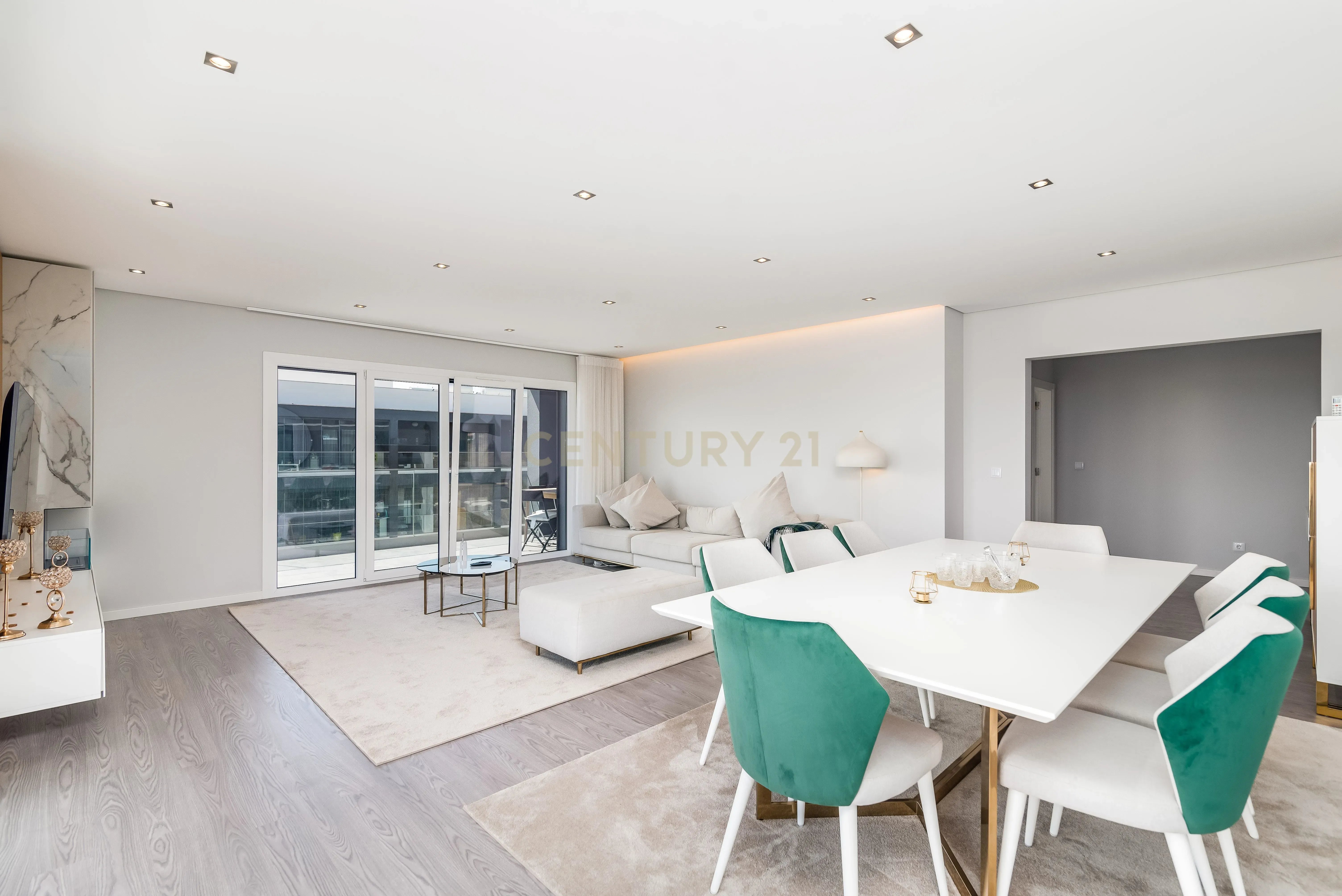 Luxuoso Apartamento T3 em Odivelas com Vista Panorâmica - Image 29