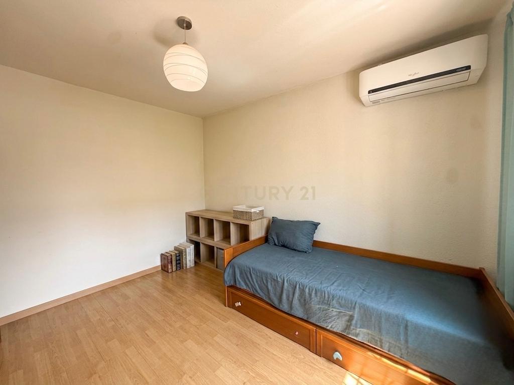 Moradia T4 em Vendas de Azeitão com jardim - Oportunidade - Image 9