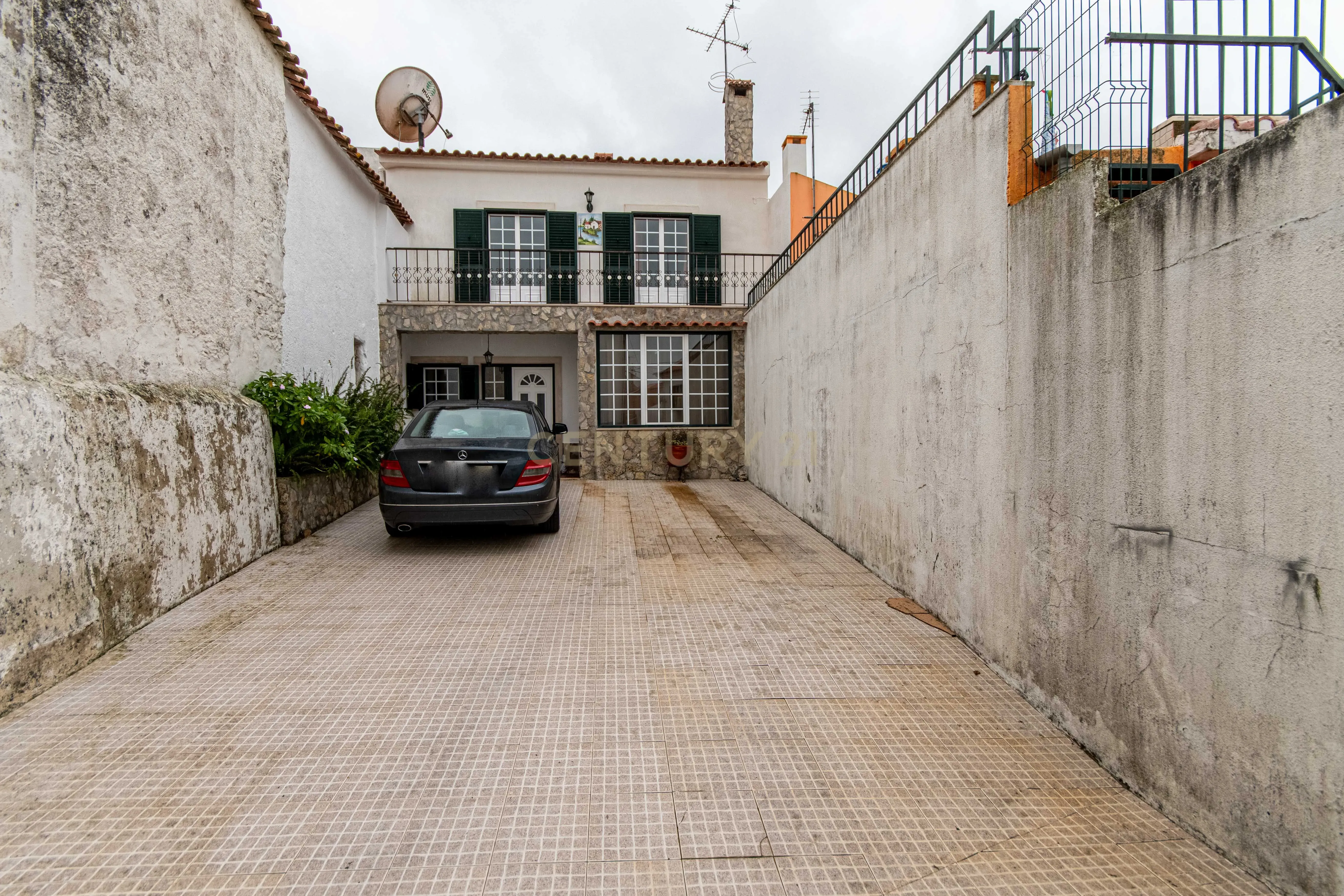 • Moradia T2 na Venda do Pinheiro | A 20 min da Praia e 30 min de Lisboa - Image 4