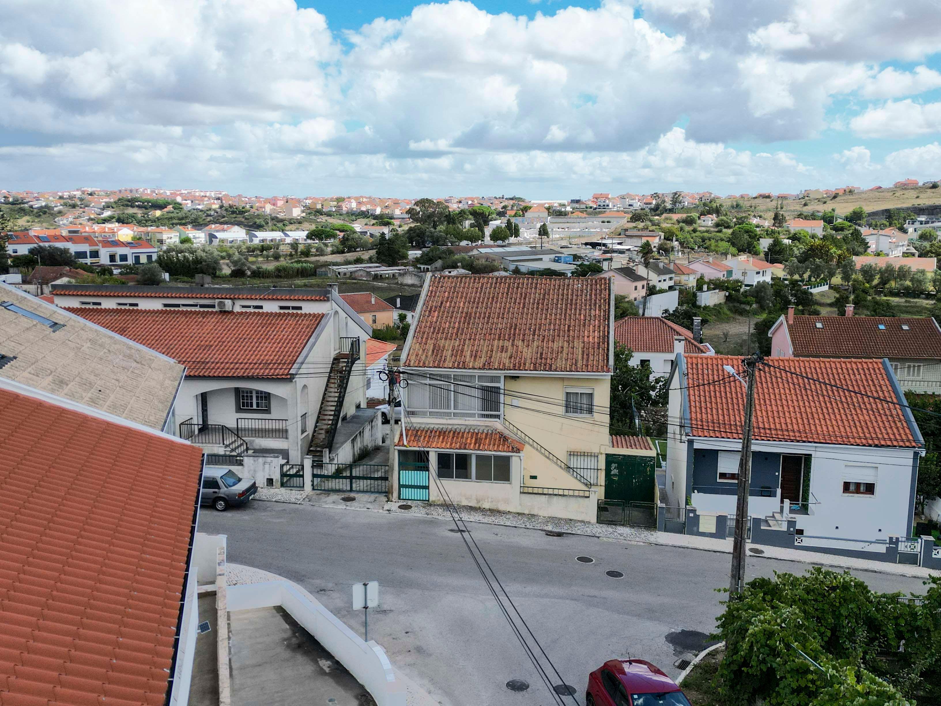 Fotografia 3 de MORADIA T3 COM GARAGEM, LOGRADOURO E ESPAÇO PARA NEGÓCIO