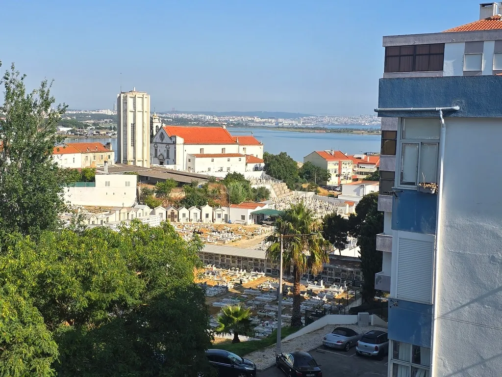 T3 com vista para a Baía do Seixal — Praceta Tomás Marques de Oliveira - Image 12