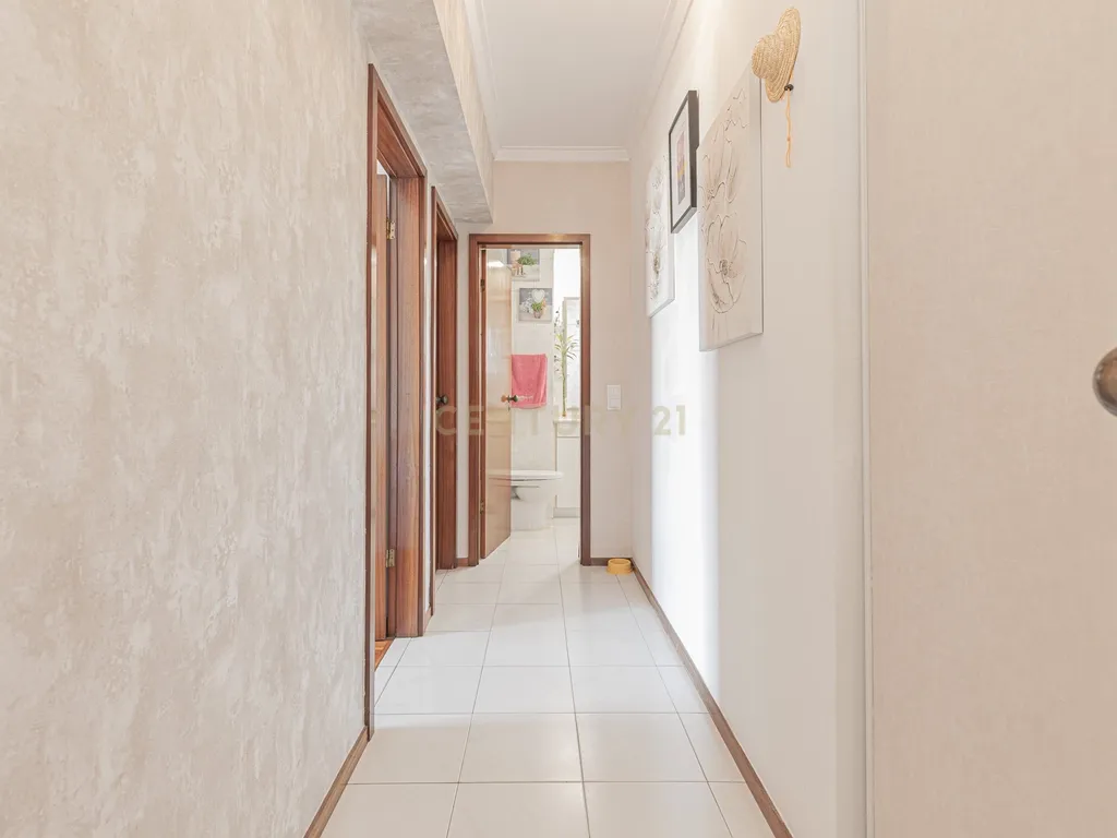 Magnífico apartamento T2 no Feijó - 1 andar com elevador - Image 16