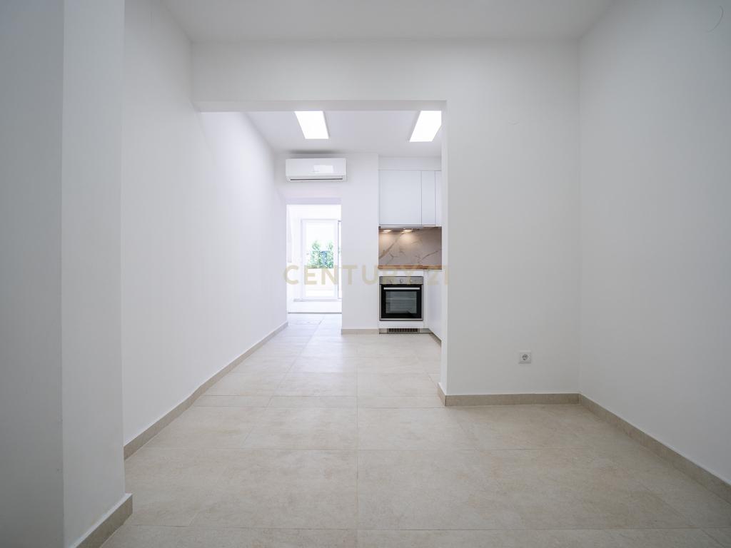 Apartamento T2 RC, Rua do Mato Grosso, Santa Engrácia, São Vicente - Image 5