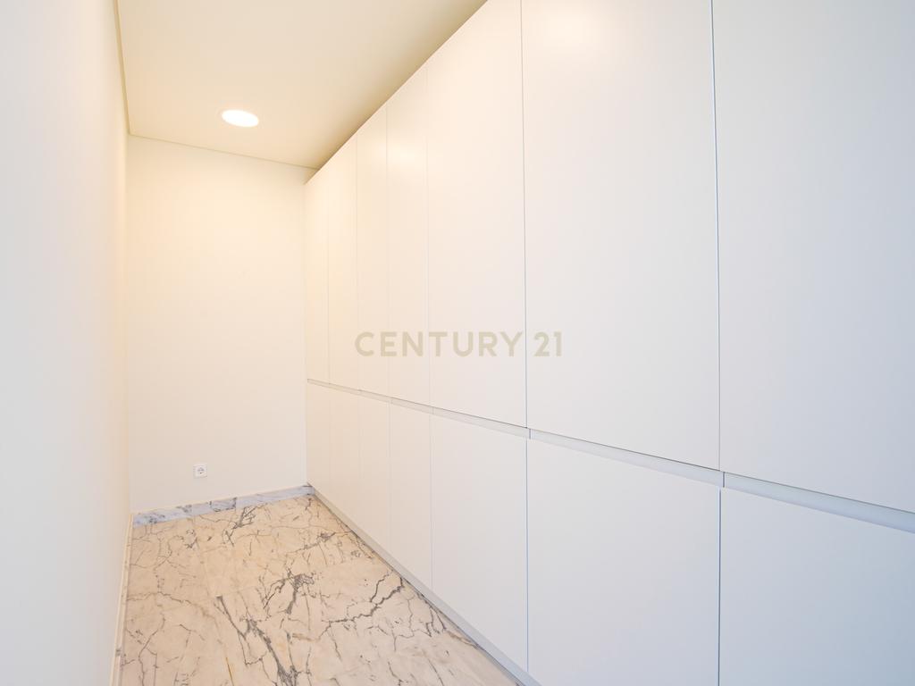 Apartamento de Luxo com 3 Quartos Virado a Sul na prestigiada Infinity Tower - Image 16