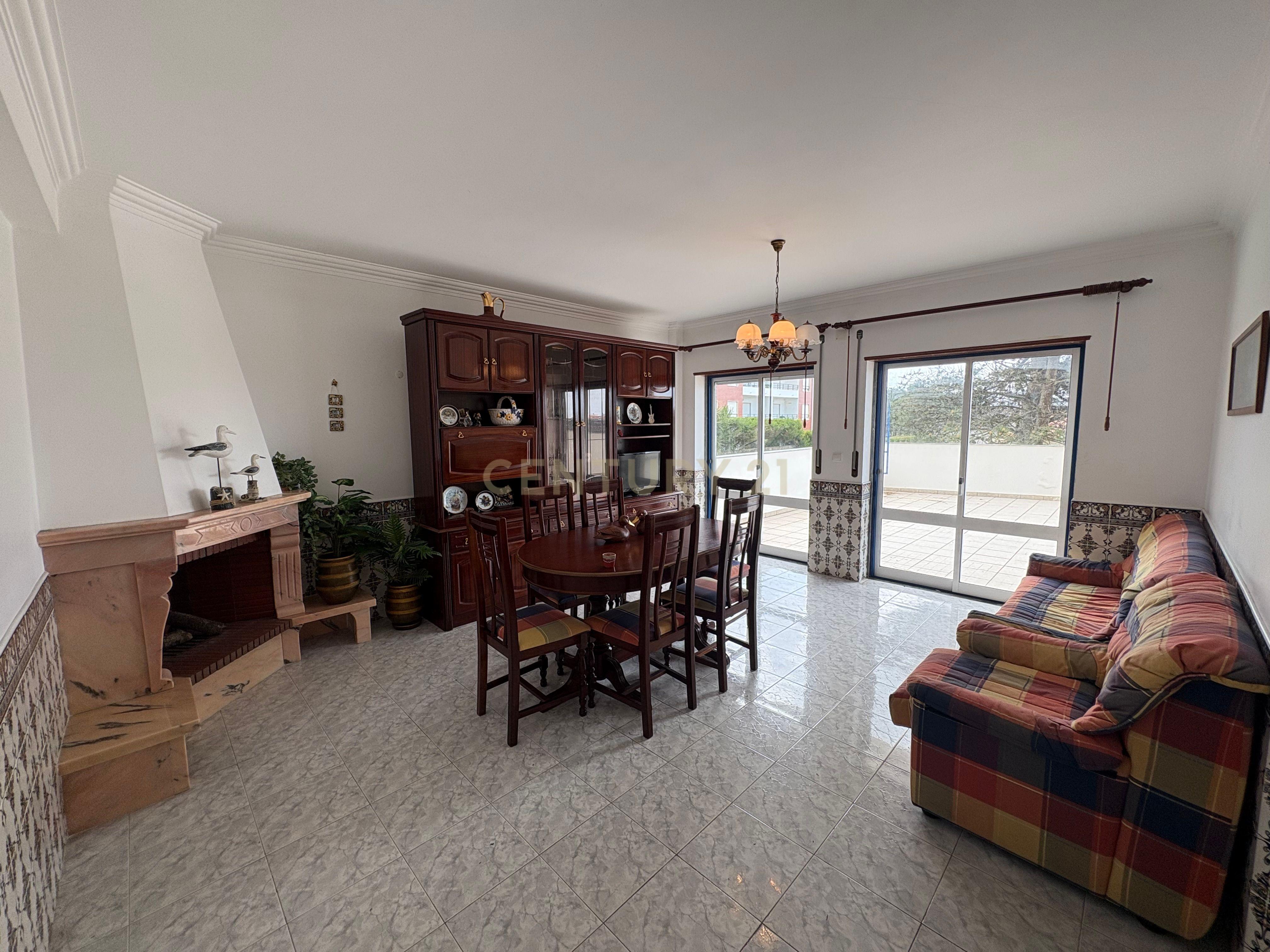 Fotografia 7 de Apartamento T2 com terraço no centro de Santa Cruz