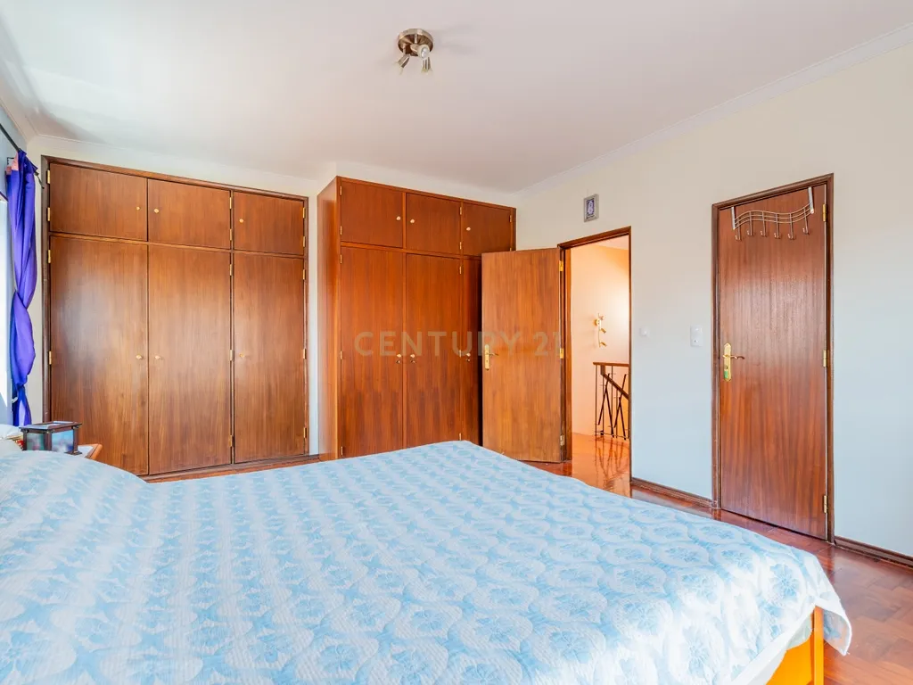 Moradia T4 isolada com jardim no Bairro do Rosário, Cascais - Image 18