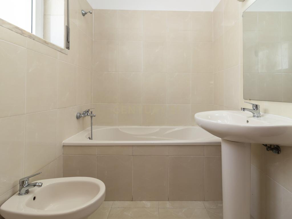 Apartamento T2 para arrendamento no centro da Costa da Caparica - Image 35