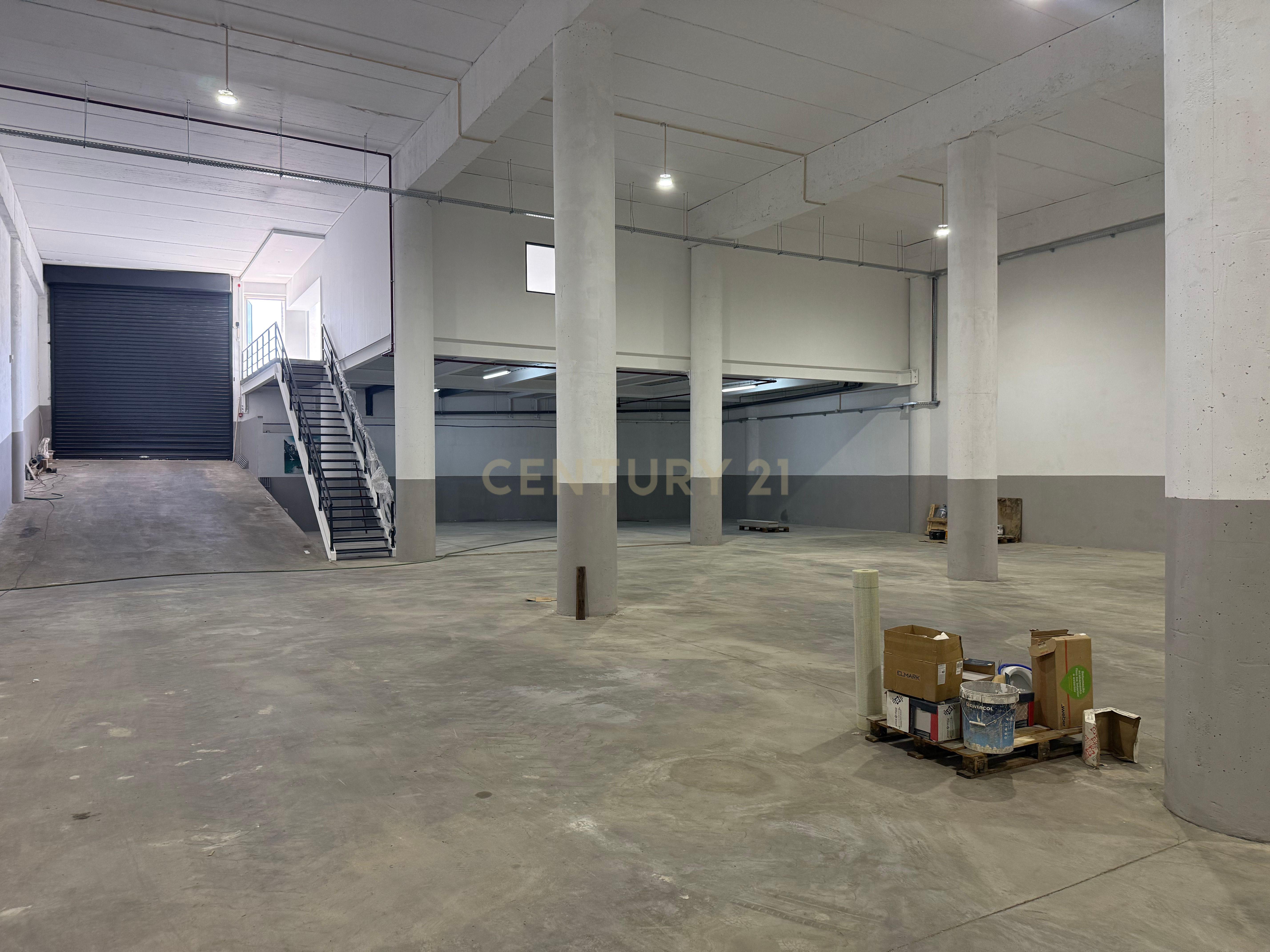 Fotografia 12 de ARMAZÉM INDUSTRIAL | SANTO TIRSO | INVESTIMENTO / LOGÍSTICA / COMÉRCIO E INDÚSTRIA