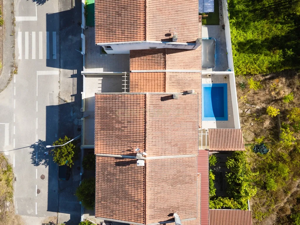 Moradia T4 com Piscina Privativa na Marinha Grande - Image 28