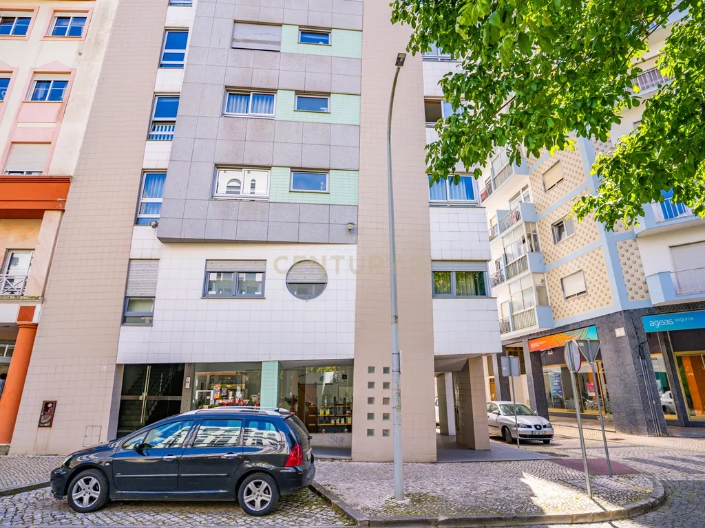 Apartamento T4 Premium com Terraço na Avenida da Independência - Image 67
