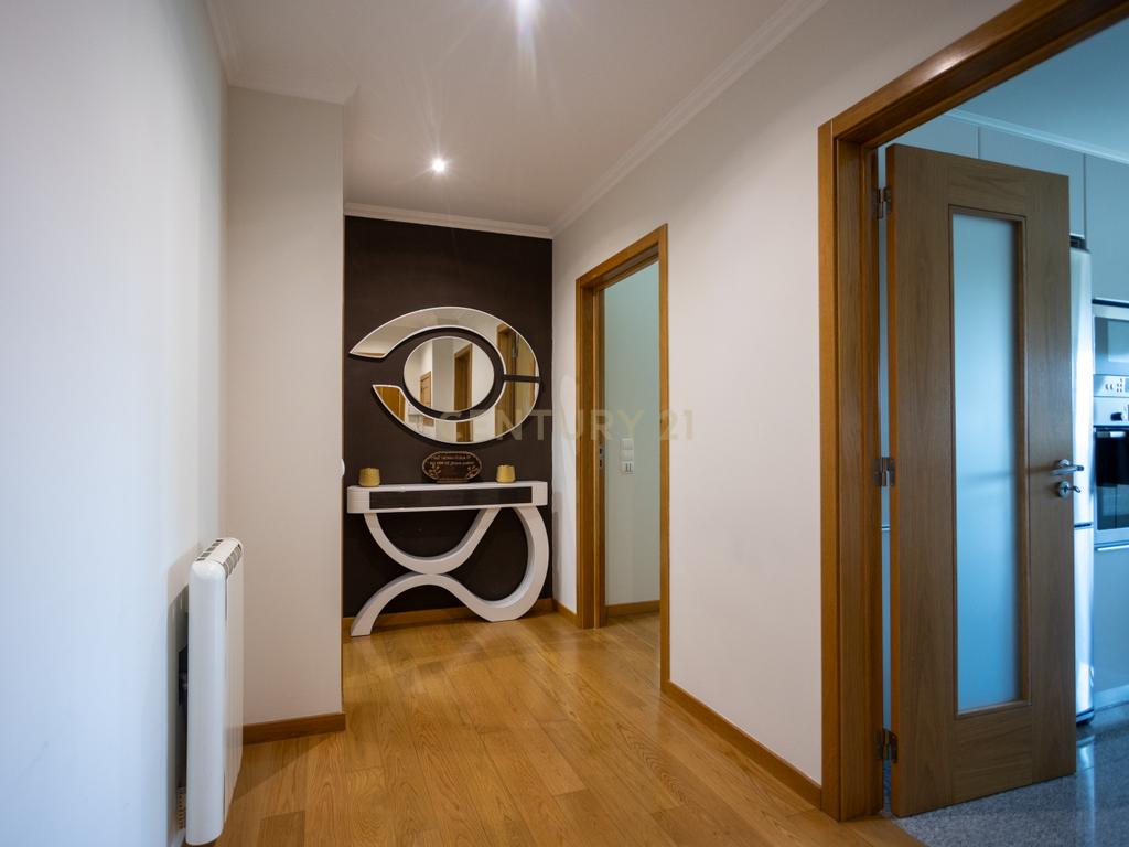 T3 com 160 m², Box para 2 carros e Arrecadação – Lumiar / Ameixoeira - Image 4